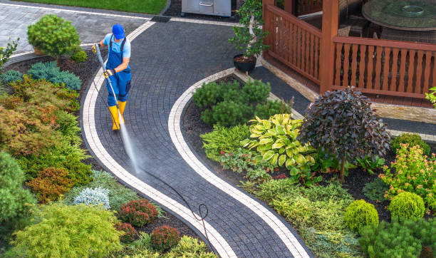 Best Concrete Pressure Washing  in Saunders Lake, OR